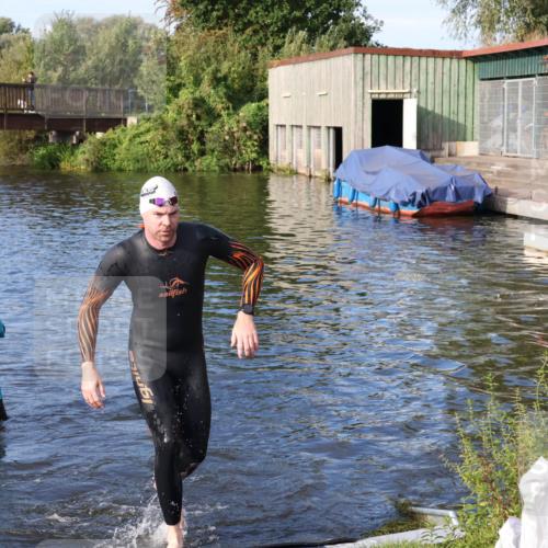 31.08.2025 - Elbe Triathlon Hamburg Luisa Fischer http://msf.ph/oto/8674812 31.08.2025 08:49:58 Schwimmen 359 meine-sportfotos.de