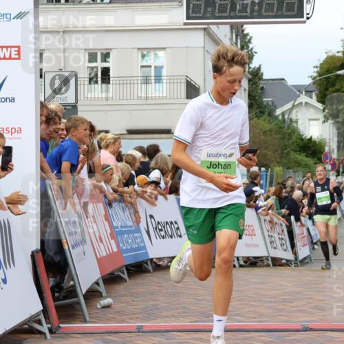 31.08.2025 - 21. Blankeneser Heldenlauf Strokosch-Dieckow http://msf.ph/oto/8674813 31.08.2025 10:50:27 Ziel 3699, 3354, 3564 meine-sportfotos.de