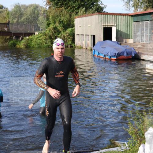31.08.2025 - Elbe Triathlon Hamburg Luisa Fischer http://msf.ph/oto/8674814 31.08.2025 08:49:58 Schwimmen 359 meine-sportfotos.de