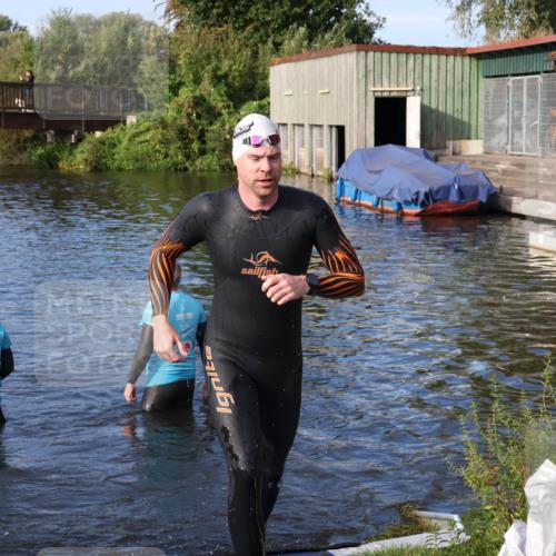 31.08.2025 - Elbe Triathlon Hamburg Luisa Fischer http://msf.ph/oto/8674817 31.08.2025 08:49:58 Schwimmen 359 meine-sportfotos.de