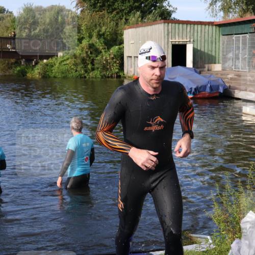 31.08.2025 - Elbe Triathlon Hamburg Luisa Fischer http://msf.ph/oto/8674819 31.08.2025 08:49:59 Schwimmen 359 meine-sportfotos.de
