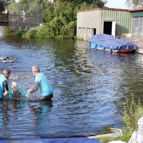 31.08.2025 - Elbe Triathlon Hamburg Luisa Fischer http://msf.ph/oto/8674824 31.08.2025 08:50:42 Schwimmen 255, 389 meine-sportfotos.de