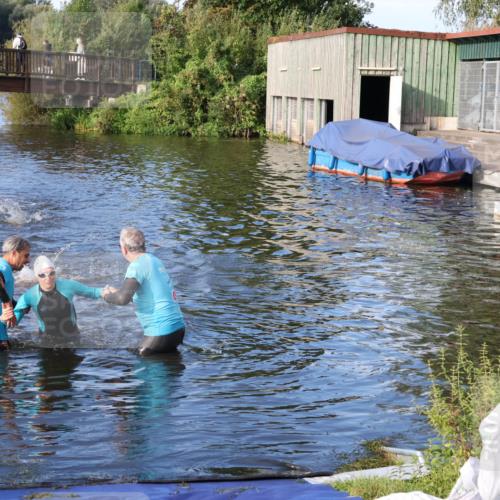 31.08.2025 - Elbe Triathlon Hamburg Luisa Fischer http://msf.ph/oto/8674827 31.08.2025 08:50:42 Schwimmen 255, 389 meine-sportfotos.de