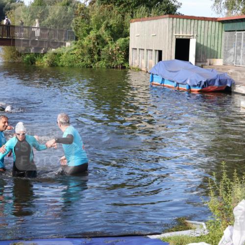 31.08.2025 - Elbe Triathlon Hamburg Luisa Fischer http://msf.ph/oto/8674829 31.08.2025 08:50:43 Schwimmen 255, 389 meine-sportfotos.de