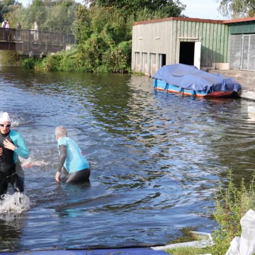 31.08.2025 - Elbe Triathlon Hamburg Luisa Fischer http://msf.ph/oto/8674836 31.08.2025 08:50:44 Schwimmen 255, 284, 389 meine-sportfotos.de