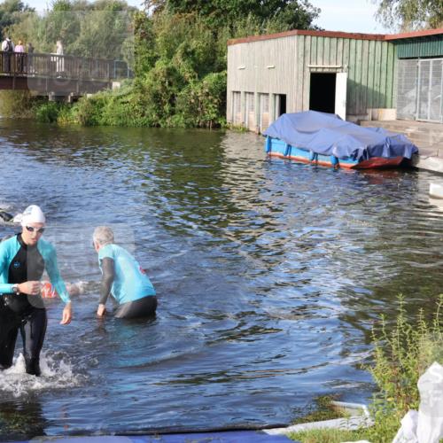 31.08.2025 - Elbe Triathlon Hamburg Luisa Fischer http://msf.ph/oto/8674838 31.08.2025 08:50:44 Schwimmen 255, 284, 389 meine-sportfotos.de