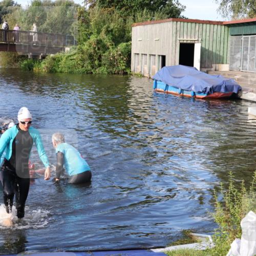 31.08.2025 - Elbe Triathlon Hamburg Luisa Fischer http://msf.ph/oto/8674839 31.08.2025 08:50:45 Schwimmen 255, 284, 389, 443 meine-sportfotos.de