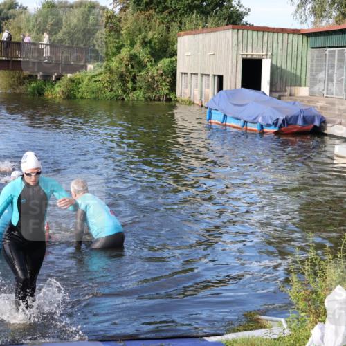31.08.2025 - Elbe Triathlon Hamburg Luisa Fischer http://msf.ph/oto/8674844 31.08.2025 08:50:45 Schwimmen 255, 284, 389, 443 meine-sportfotos.de