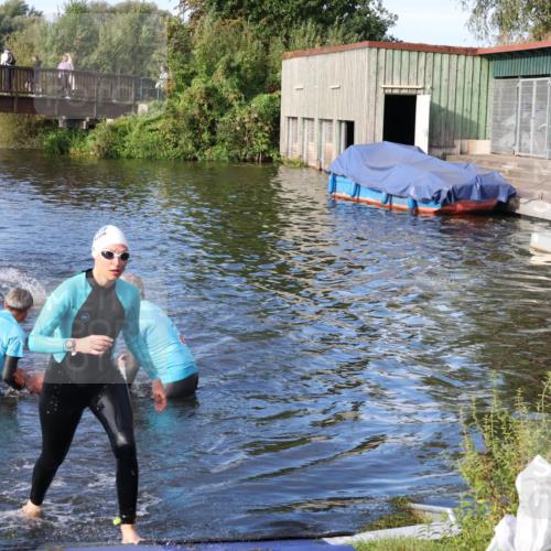31.08.2025 - Elbe Triathlon Hamburg Luisa Fischer http://msf.ph/oto/8674847 31.08.2025 08:50:46 Schwimmen 255, 284, 389, 443 meine-sportfotos.de