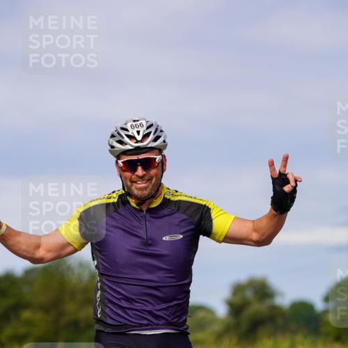 31.08.2025 - Elbe Triathlon Hamburg Michael Burmester http://msf.ph/oto/8674848 31.08.2025 10:16:50 Radfahren 427, 666, 841, 928 meine-sportfotos.de