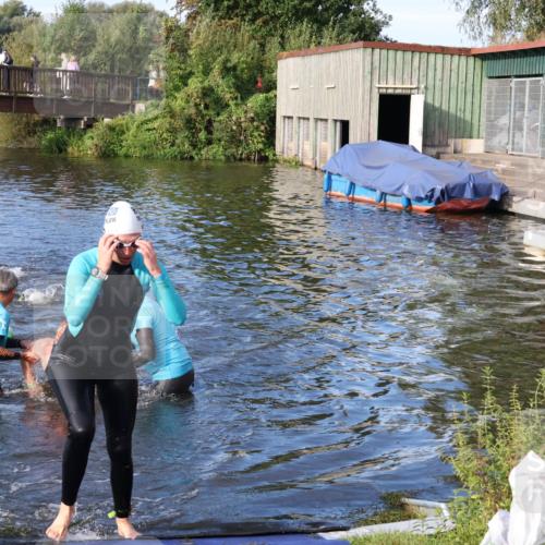 31.08.2025 - Elbe Triathlon Hamburg Luisa Fischer http://msf.ph/oto/8674849 31.08.2025 08:50:46 Schwimmen 255, 284, 389, 443 meine-sportfotos.de