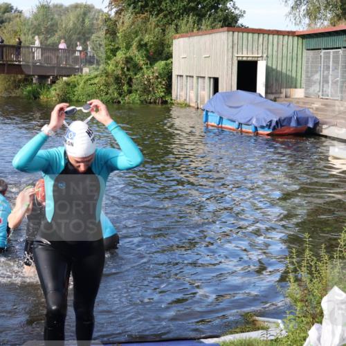 31.08.2025 - Elbe Triathlon Hamburg Luisa Fischer http://msf.ph/oto/8674854 31.08.2025 08:50:47 Schwimmen 255, 284, 389, 443 meine-sportfotos.de