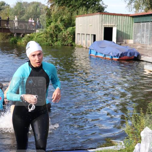 31.08.2025 - Elbe Triathlon Hamburg Luisa Fischer http://msf.ph/oto/8674855 31.08.2025 08:50:47 Schwimmen 255, 284, 389, 443 meine-sportfotos.de