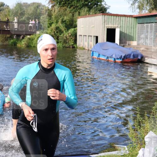 31.08.2025 - Elbe Triathlon Hamburg Luisa Fischer http://msf.ph/oto/8674857 31.08.2025 08:50:48 Schwimmen 255, 284, 389, 443 meine-sportfotos.de