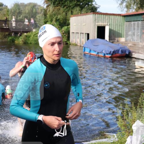 31.08.2025 - Elbe Triathlon Hamburg Luisa Fischer http://msf.ph/oto/8674860 31.08.2025 08:50:48 Schwimmen 255, 284, 389, 443 meine-sportfotos.de