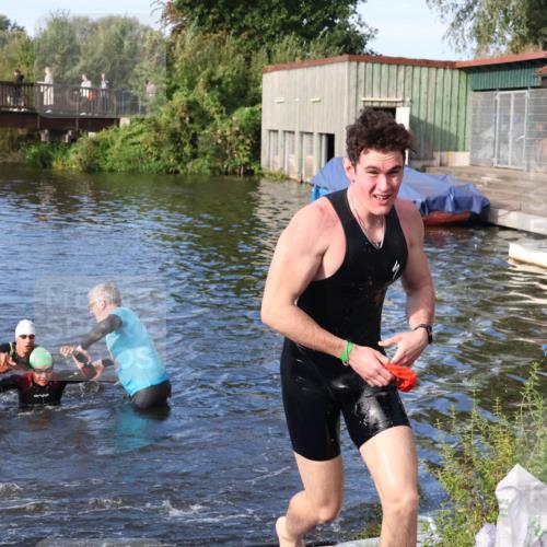31.08.2025 - Elbe Triathlon Hamburg Luisa Fischer http://msf.ph/oto/8674866 31.08.2025 08:50:49 Schwimmen 255, 284, 389, 443 meine-sportfotos.de