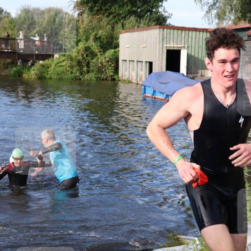 31.08.2025 - Elbe Triathlon Hamburg Luisa Fischer http://msf.ph/oto/8674867 31.08.2025 08:50:49 Schwimmen 255, 284, 389, 443 meine-sportfotos.de