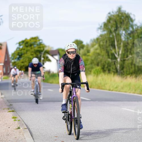 31.08.2025 - Elbe Triathlon Hamburg Michael Burmester http://msf.ph/oto/8674868 31.08.2025 10:16:55 Radfahren 427, 804, 841, 928 meine-sportfotos.de