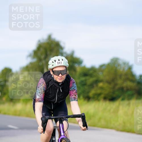 31.08.2025 - Elbe Triathlon Hamburg Michael Burmester http://msf.ph/oto/8674872 31.08.2025 10:16:56 Radfahren 427, 804, 841, 928 meine-sportfotos.de