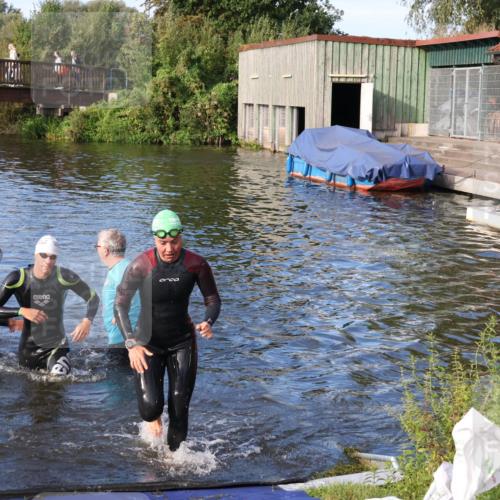 31.08.2025 - Elbe Triathlon Hamburg Luisa Fischer http://msf.ph/oto/8674883 31.08.2025 08:50:53 Schwimmen 284, 443 meine-sportfotos.de
