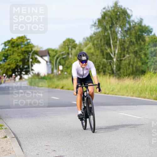31.08.2025 - Elbe Triathlon Hamburg Michael Burmester http://msf.ph/oto/8674884 31.08.2025 10:16:59 Radfahren 427, 804, 841 meine-sportfotos.de