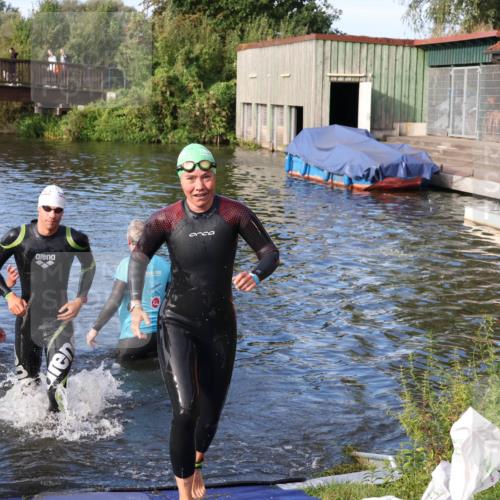 31.08.2025 - Elbe Triathlon Hamburg Luisa Fischer http://msf.ph/oto/8674889 31.08.2025 08:50:54 Schwimmen 284, 443 meine-sportfotos.de