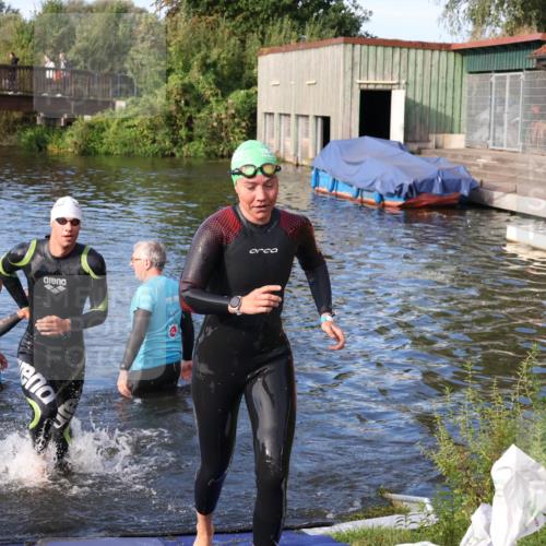 31.08.2025 - Elbe Triathlon Hamburg Luisa Fischer http://msf.ph/oto/8674891 31.08.2025 08:50:54 Schwimmen 284, 443 meine-sportfotos.de