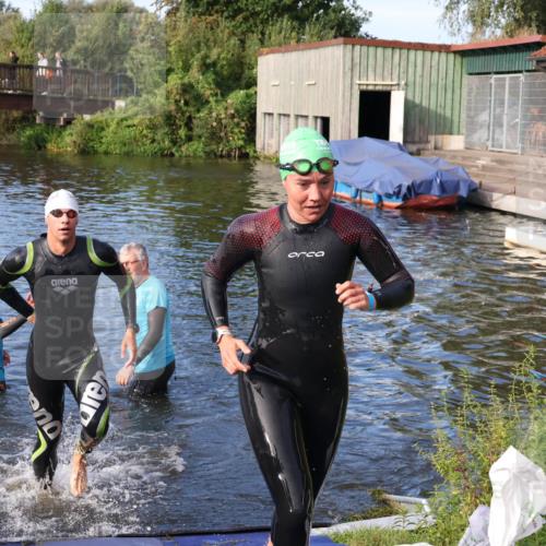 31.08.2025 - Elbe Triathlon Hamburg Luisa Fischer http://msf.ph/oto/8674892 31.08.2025 08:50:54 Schwimmen 284, 443 meine-sportfotos.de