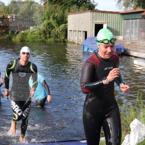 31.08.2025 - Elbe Triathlon Hamburg Luisa Fischer http://msf.ph/oto/8674895 31.08.2025 08:50:55 Schwimmen 284, 443 meine-sportfotos.de
