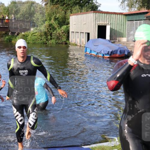 31.08.2025 - Elbe Triathlon Hamburg Luisa Fischer http://msf.ph/oto/8674897 31.08.2025 08:50:55 Schwimmen 284, 443 meine-sportfotos.de