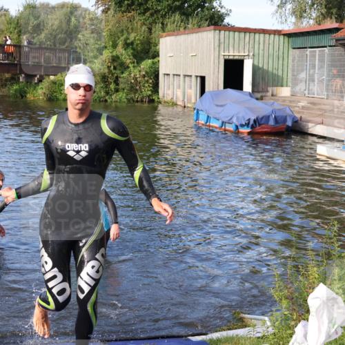 31.08.2025 - Elbe Triathlon Hamburg Luisa Fischer http://msf.ph/oto/8674898 31.08.2025 08:50:55 Schwimmen 284, 443 meine-sportfotos.de