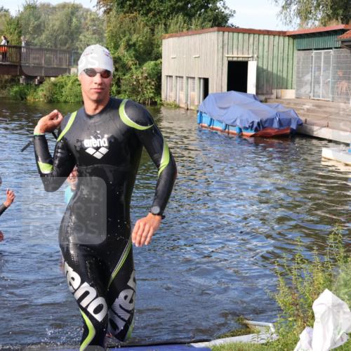 31.08.2025 - Elbe Triathlon Hamburg Luisa Fischer http://msf.ph/oto/8674900 31.08.2025 08:50:56 Schwimmen 284, 443 meine-sportfotos.de