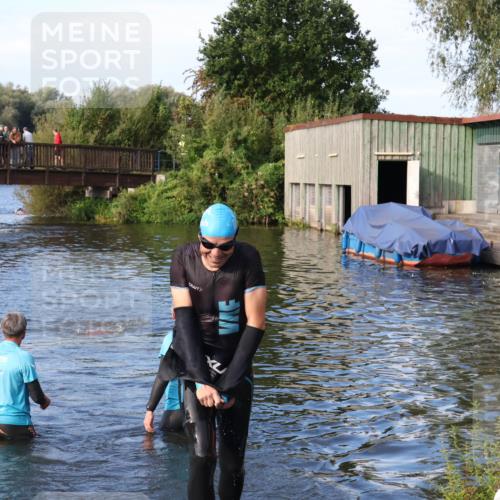 31.08.2025 - Elbe Triathlon Hamburg Luisa Fischer http://msf.ph/oto/8674911 31.08.2025 08:52:45 Schwimmen 378 meine-sportfotos.de