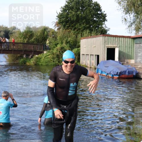 31.08.2025 - Elbe Triathlon Hamburg Luisa Fischer http://msf.ph/oto/8674915 31.08.2025 08:52:45 Schwimmen 378 meine-sportfotos.de