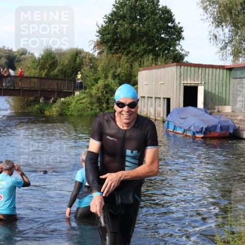 31.08.2025 - Elbe Triathlon Hamburg Luisa Fischer http://msf.ph/oto/8674917 31.08.2025 08:52:46 Schwimmen 378 meine-sportfotos.de