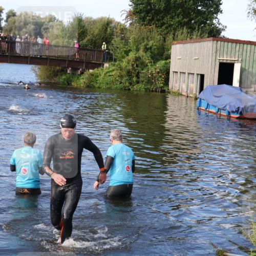 31.08.2025 - Elbe Triathlon Hamburg Luisa Fischer http://msf.ph/oto/8674937 31.08.2025 08:52:58 Schwimmen 372 meine-sportfotos.de