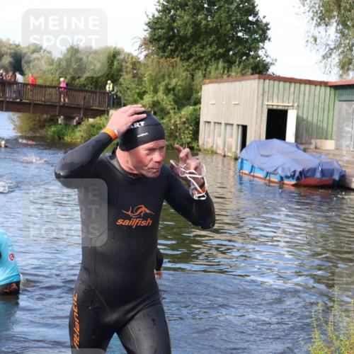 31.08.2025 - Elbe Triathlon Hamburg Luisa Fischer http://msf.ph/oto/8674950 31.08.2025 08:53:01 Schwimmen 372 meine-sportfotos.de