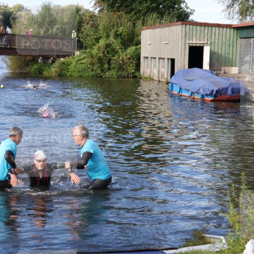 31.08.2025 - Elbe Triathlon Hamburg Luisa Fischer http://msf.ph/oto/8674956 31.08.2025 08:53:13 Schwimmen 551 meine-sportfotos.de