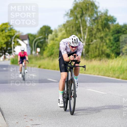 31.08.2025 - Elbe Triathlon Hamburg Michael Burmester http://msf.ph/oto/8674957 31.08.2025 10:17:20 Radfahren 826, 923, 1017 meine-sportfotos.de