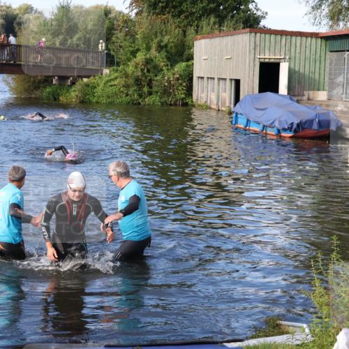 31.08.2025 - Elbe Triathlon Hamburg Luisa Fischer http://msf.ph/oto/8674959 31.08.2025 08:53:14 Schwimmen 551 meine-sportfotos.de