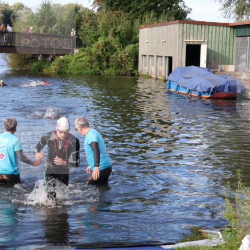 31.08.2025 - Elbe Triathlon Hamburg Luisa Fischer http://msf.ph/oto/8674961 31.08.2025 08:53:14 Schwimmen 551 meine-sportfotos.de