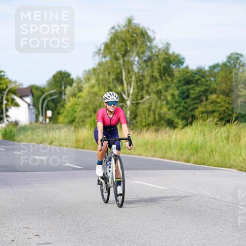 31.08.2025 - Elbe Triathlon Hamburg Michael Burmester http://msf.ph/oto/8674962 31.08.2025 10:17:22 Radfahren 826, 923, 1017 meine-sportfotos.de