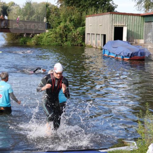 31.08.2025 - Elbe Triathlon Hamburg Luisa Fischer http://msf.ph/oto/8674965 31.08.2025 08:53:15 Schwimmen 551 meine-sportfotos.de