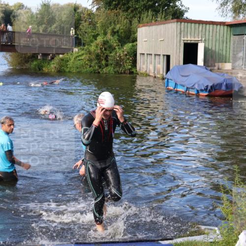 31.08.2025 - Elbe Triathlon Hamburg Luisa Fischer http://msf.ph/oto/8674968 31.08.2025 08:53:15 Schwimmen 551 meine-sportfotos.de