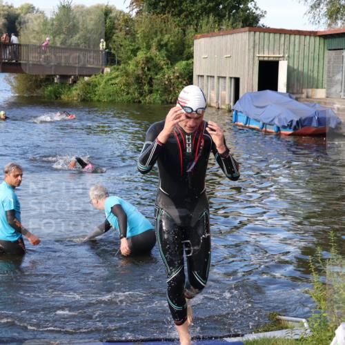 31.08.2025 - Elbe Triathlon Hamburg Luisa Fischer http://msf.ph/oto/8674971 31.08.2025 08:53:16 Schwimmen 551 meine-sportfotos.de