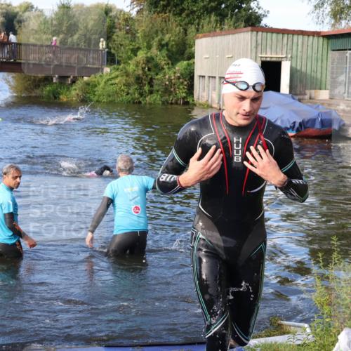 31.08.2025 - Elbe Triathlon Hamburg Luisa Fischer http://msf.ph/oto/8674974 31.08.2025 08:53:16 Schwimmen 551 meine-sportfotos.de