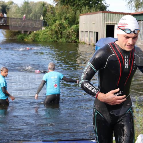 31.08.2025 - Elbe Triathlon Hamburg Luisa Fischer http://msf.ph/oto/8674975 31.08.2025 08:53:17 Schwimmen 455, 551 meine-sportfotos.de