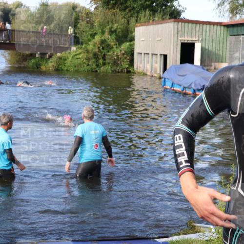 31.08.2025 - Elbe Triathlon Hamburg Luisa Fischer http://msf.ph/oto/8674976 31.08.2025 08:53:17 Schwimmen 455, 551 meine-sportfotos.de