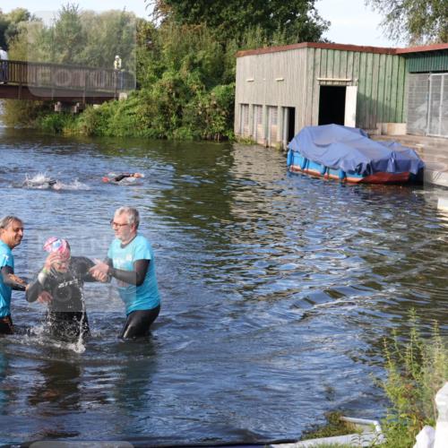 31.08.2025 - Elbe Triathlon Hamburg Luisa Fischer http://msf.ph/oto/8674981 31.08.2025 08:53:25 Schwimmen 455 meine-sportfotos.de