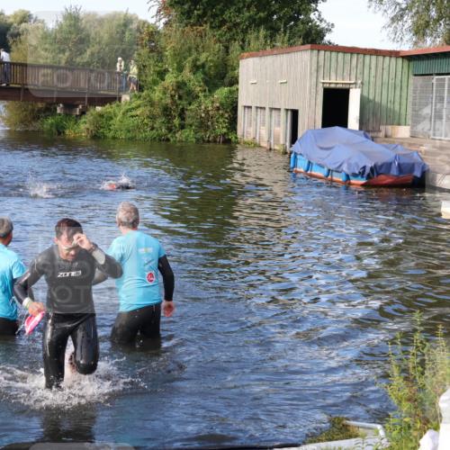 31.08.2025 - Elbe Triathlon Hamburg Luisa Fischer http://msf.ph/oto/8674988 31.08.2025 08:53:26 Schwimmen 455 meine-sportfotos.de